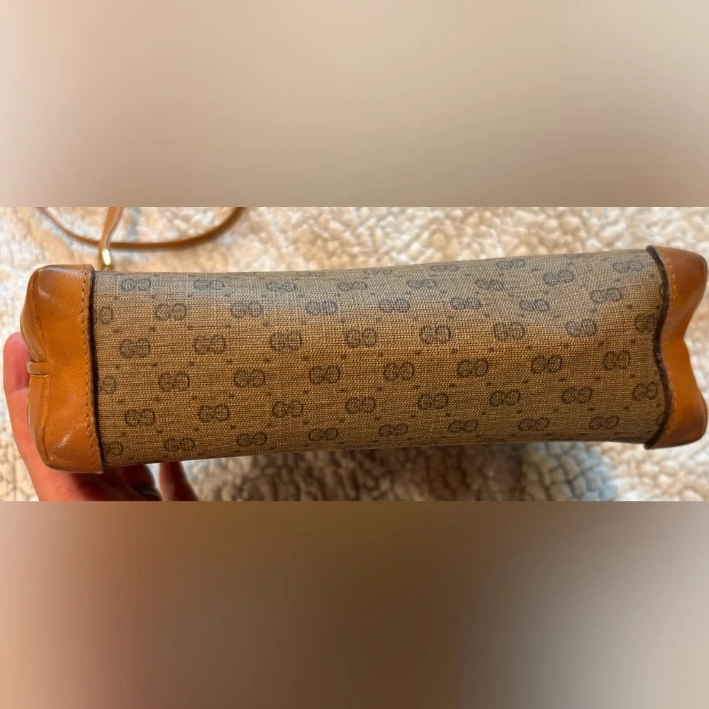 Authentic Vintage Gucci Crossbody Bag with Gold Accents - Picture 5 of 14